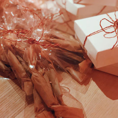 Sweet saffron toffee without added sugar.